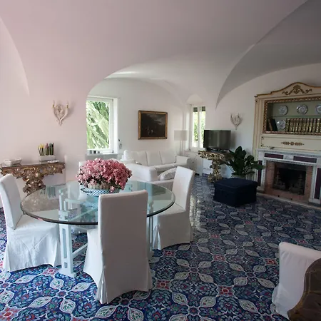 Silia Bed & Breakfast 4*