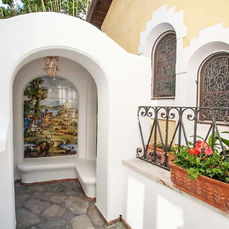 לינה וארוחת בוקר Silia 4*