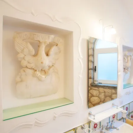 לינה וארוחת בוקר Silia קאפרי