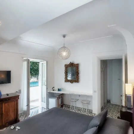 לינה וארוחת בוקר Silia קאפרי