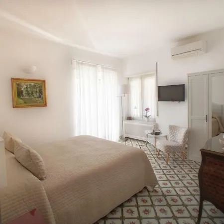 לינה וארוחת בוקר Silia 4*